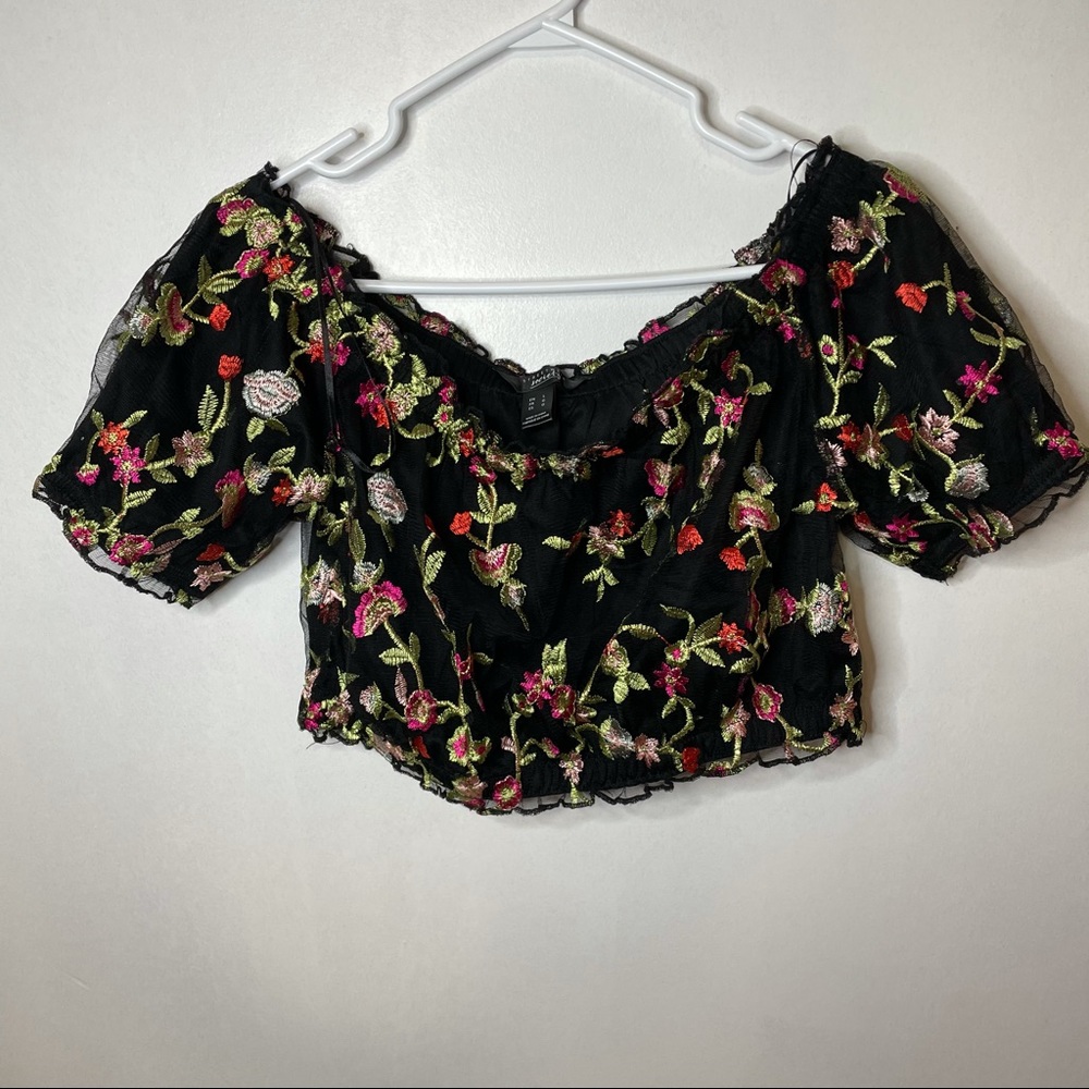 Puffed sleeve croptop